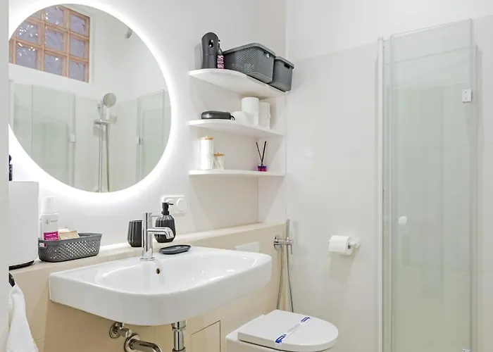 Poznanska Point * وارسو